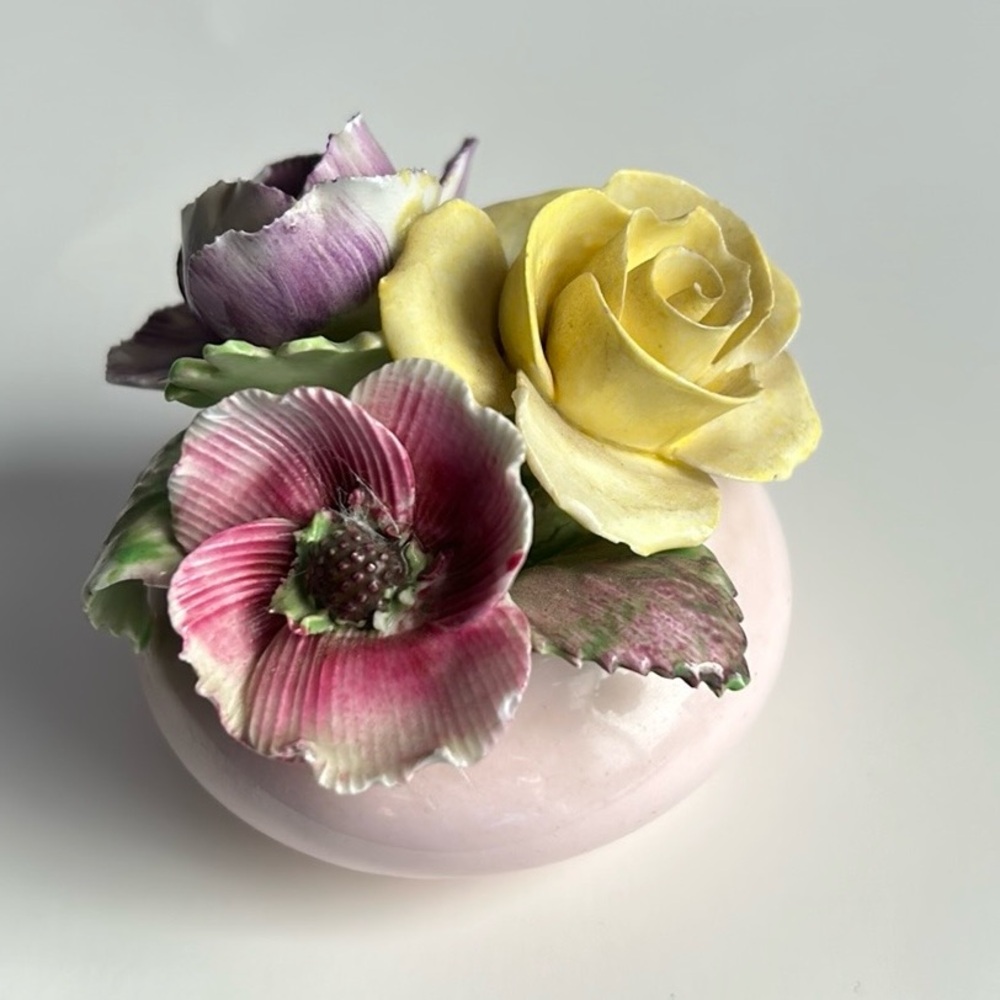 Adderley vintage collectible bone china cluster of poppy anemones in a pink base